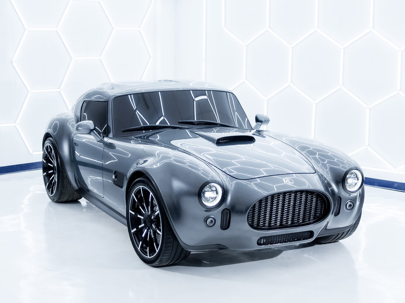 AC Cobra GT, вид сбоку