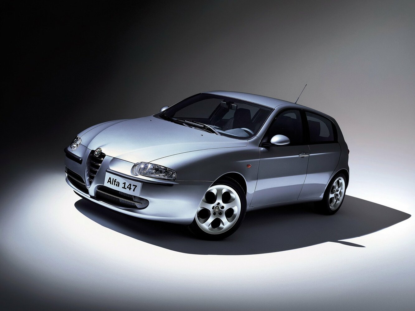 Alfa Romeo 147 I, вид сбоку