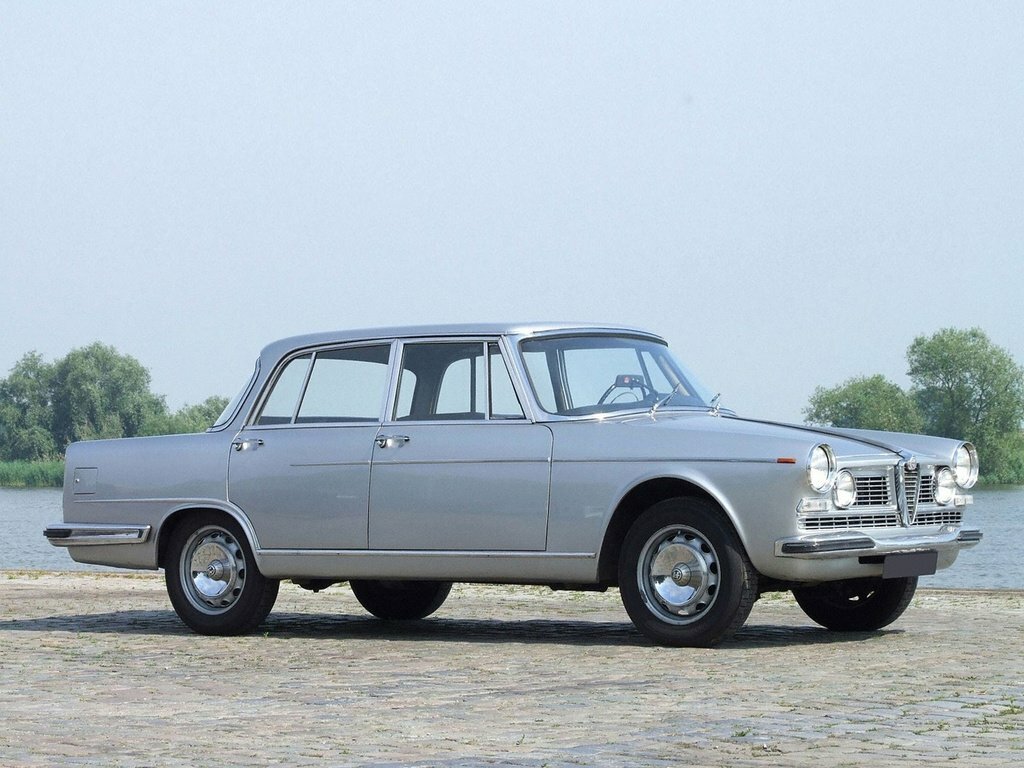 Alfa Romeo 2600 I, вид сбоку