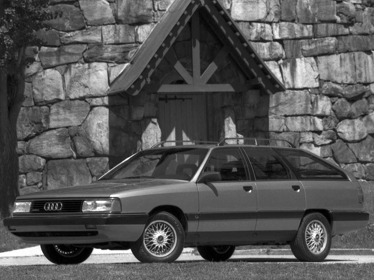 Audi 200 II (C3) Рестайлинг, вид сбоку