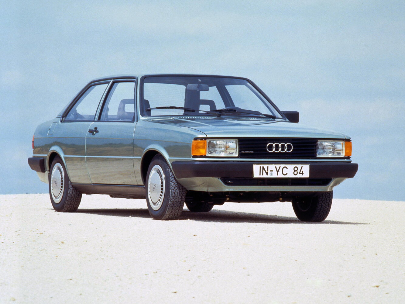 Audi 80 III (B2), Седан 2 дв.: фото поколения