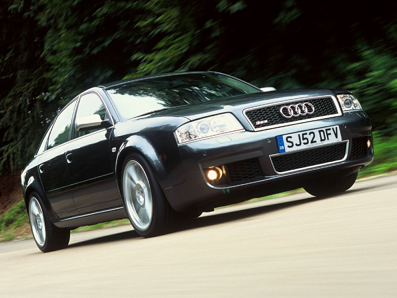 Audi RS 6 I (C5), вид сбоку