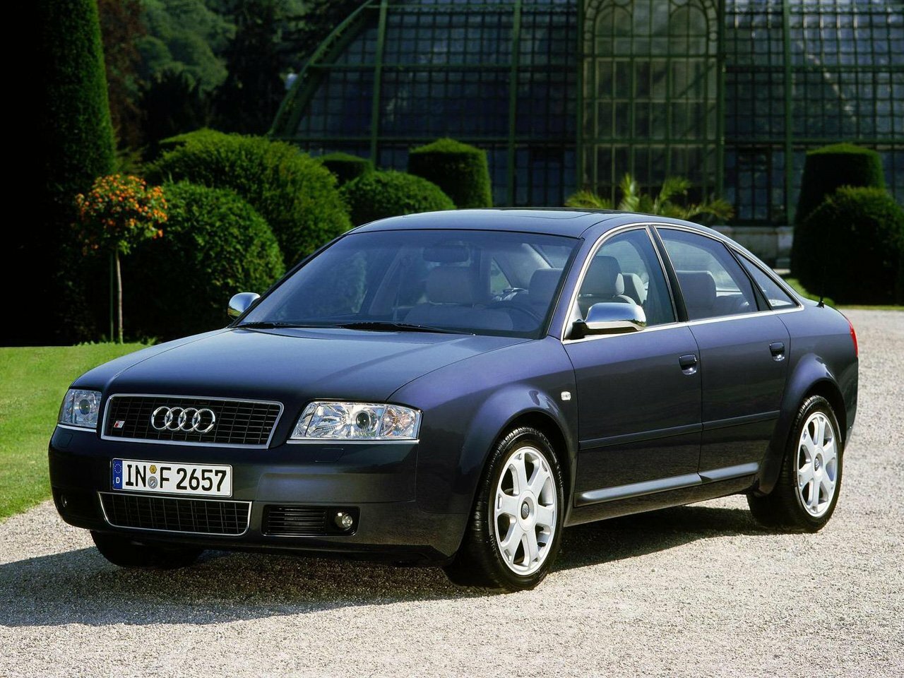 Audi S6 II (C5), вид сбоку
