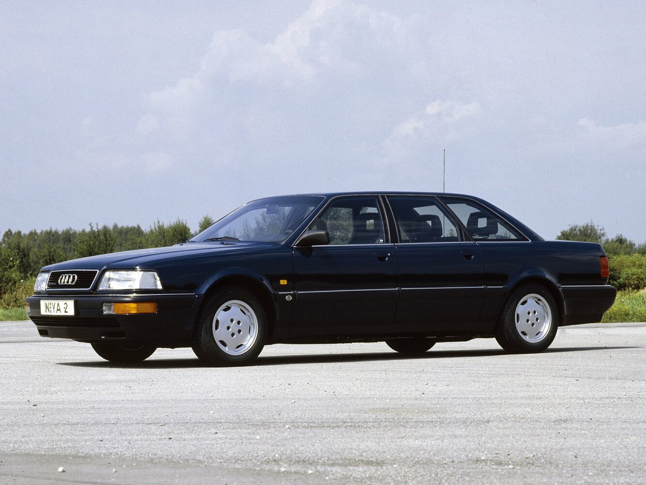 Audi V8, Седан Long: фото поколения