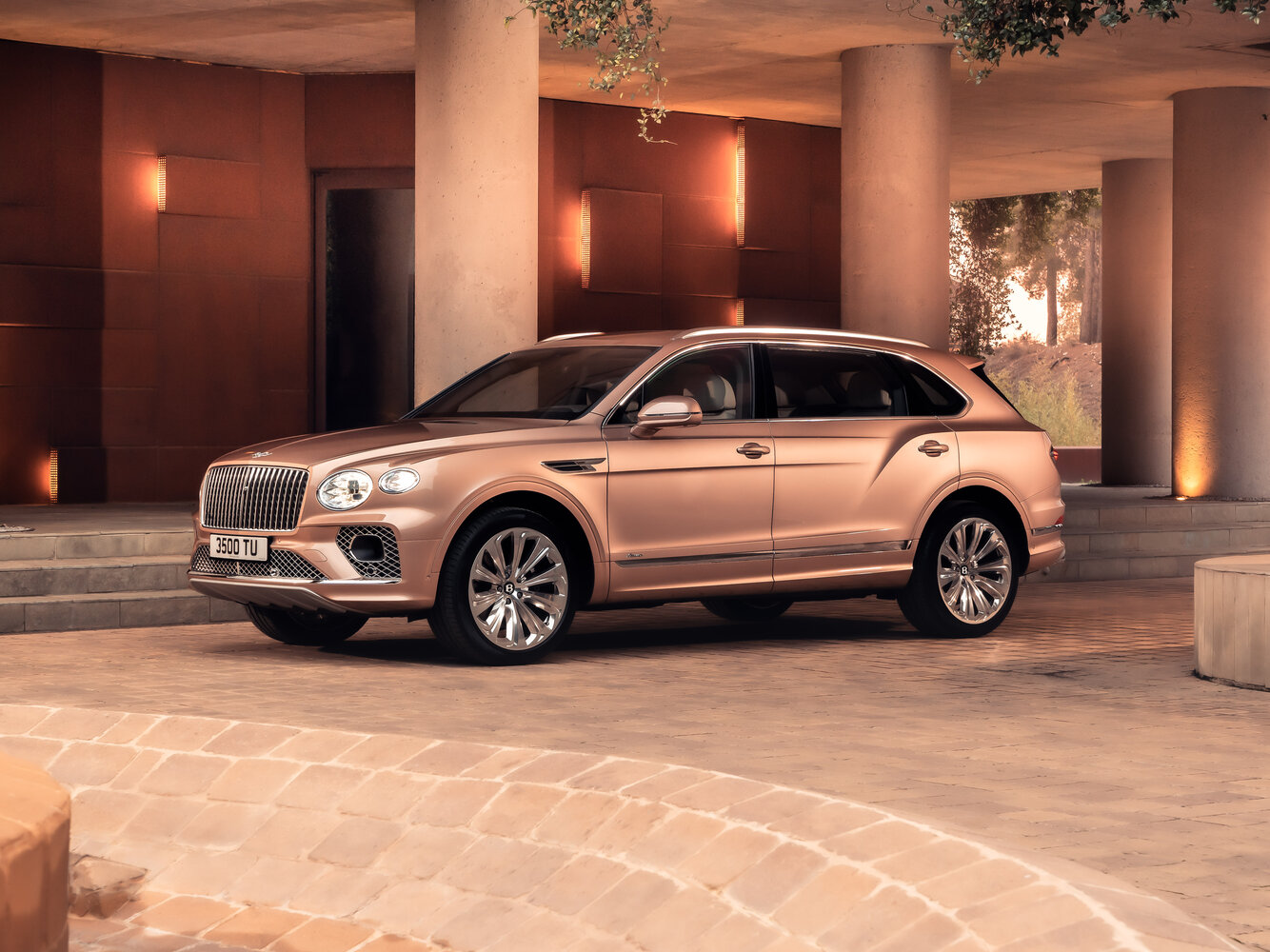Bentley Bentayga I Рестайлинг, Внедорожник 5 дв. EWB: фото поколения