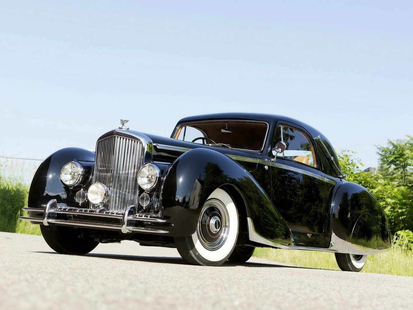 Bentley Mark VI, вид сбоку