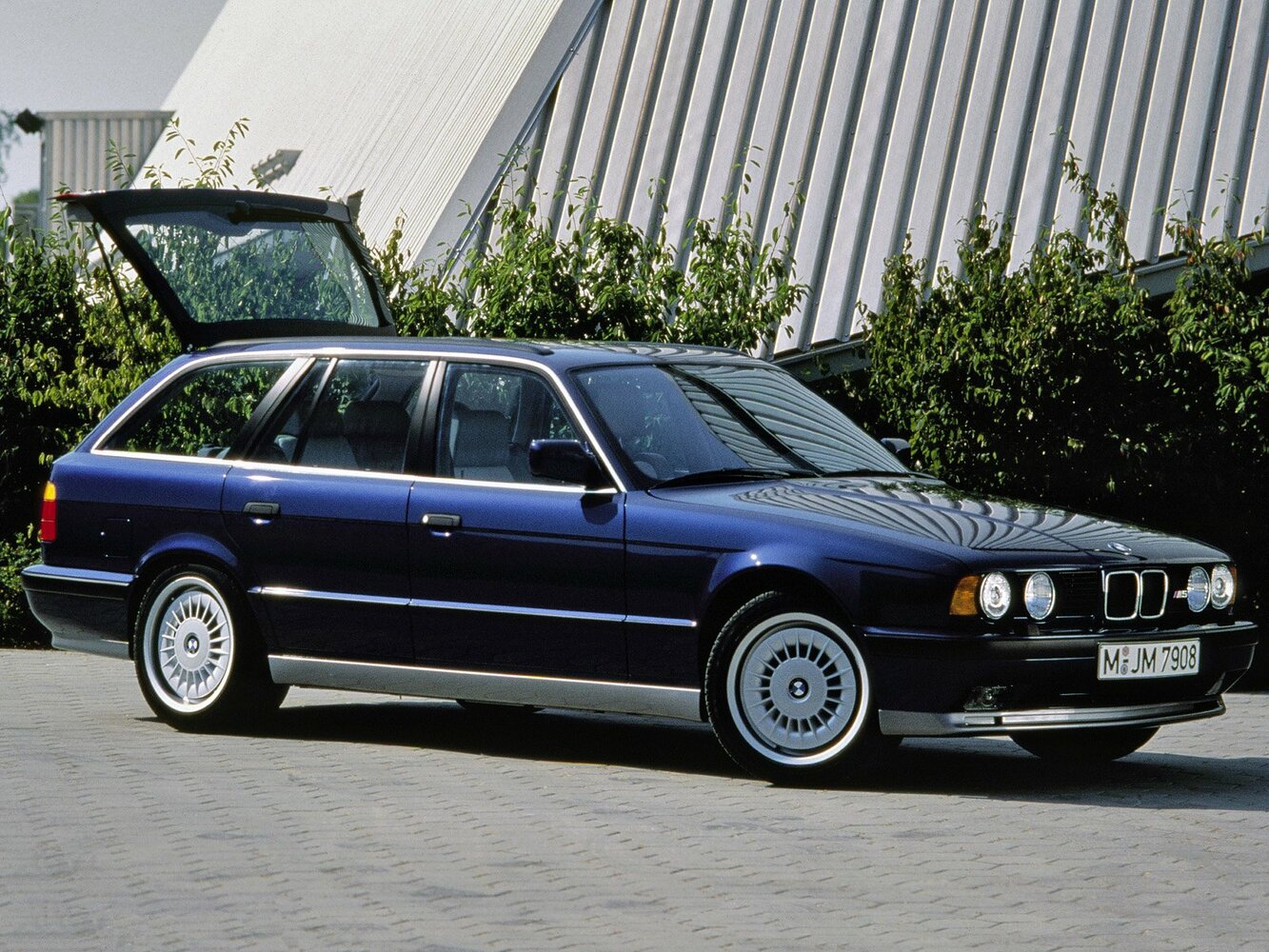 BMW M5 II (E34), Универсал 5 дв.: фото поколения