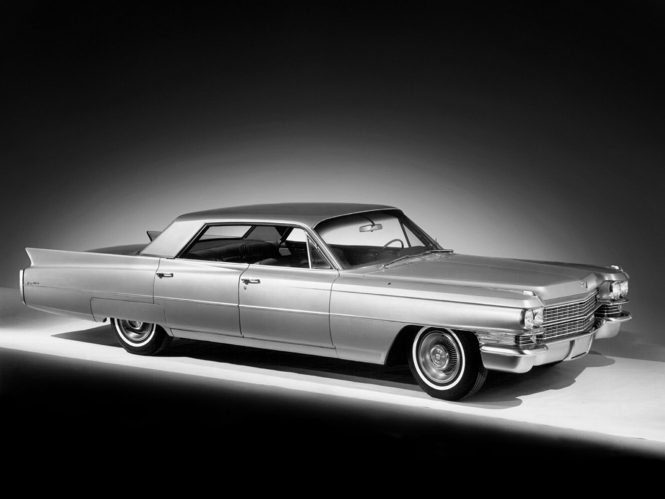 Cadillac DeVille II, вид сбоку
