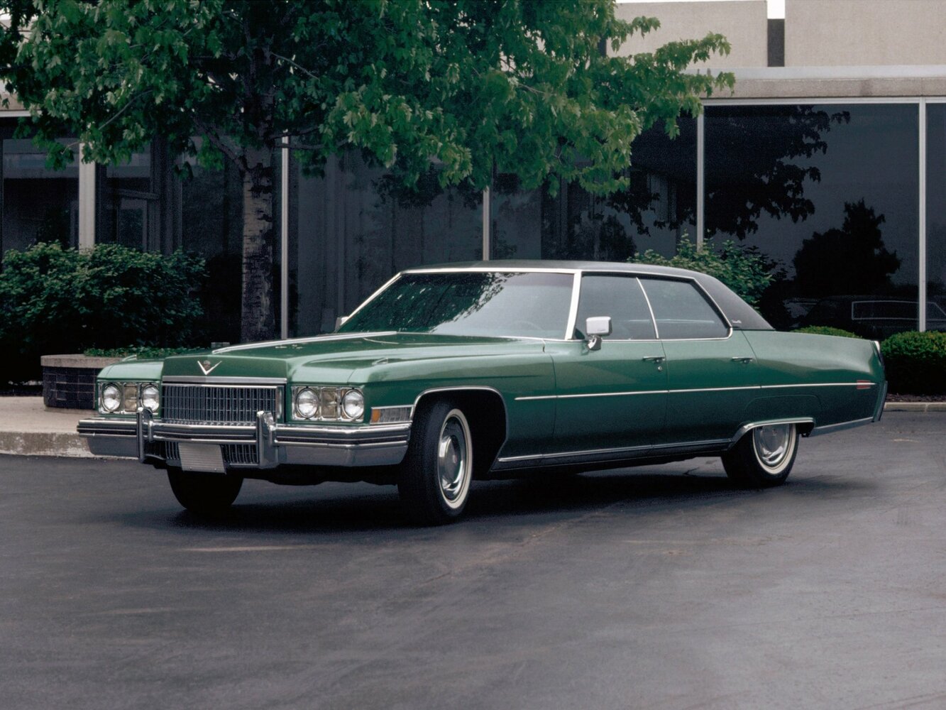 Cadillac DeVille IV, Седан: фото поколения