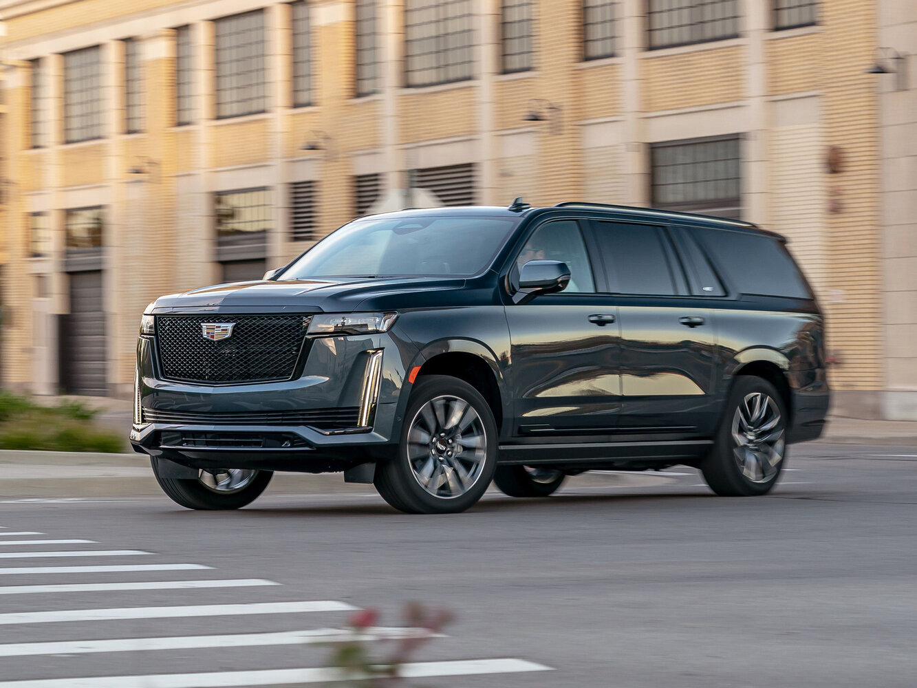 Cadillac Escalade V, вид сбоку
