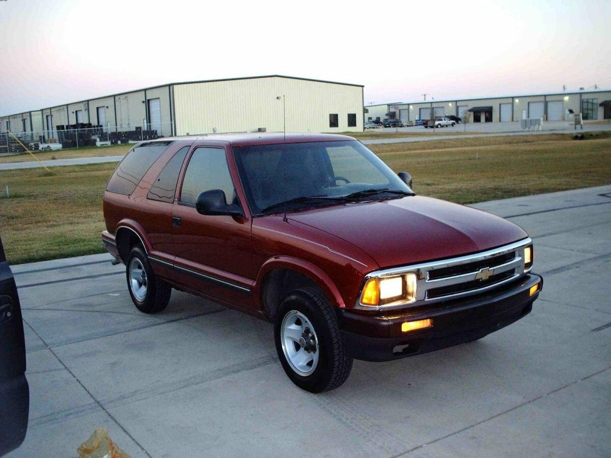 Chevrolet Blazer II, вид сбоку
