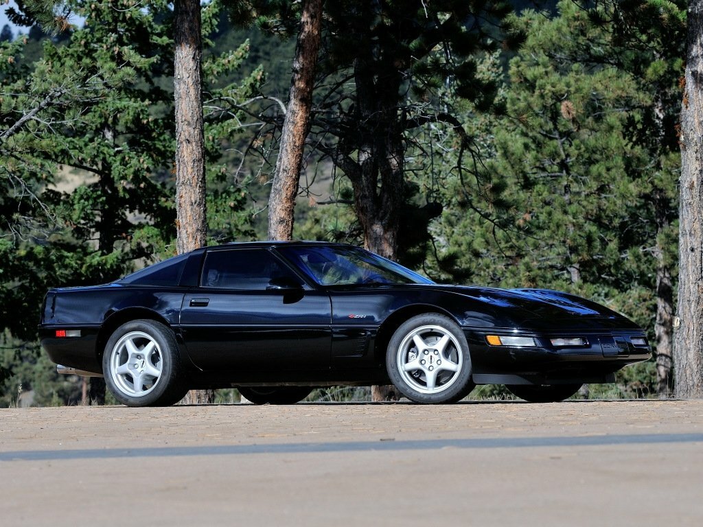 Chevrolet Corvette C4, вид сбоку