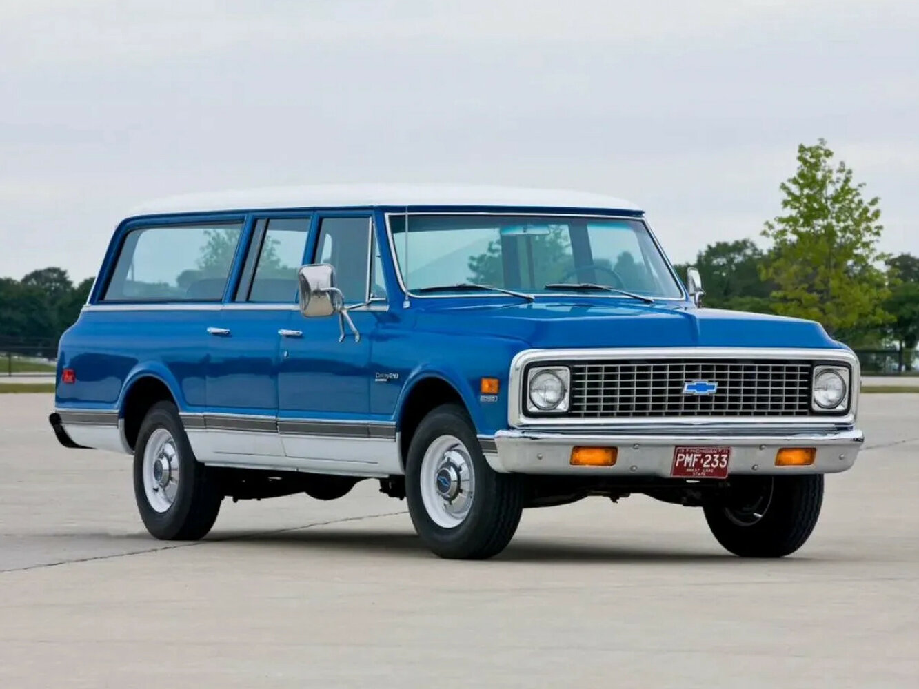 Chevrolet Suburban VI