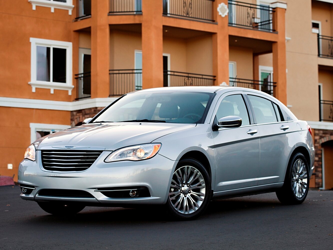 Chrysler 200 I, вид сбоку