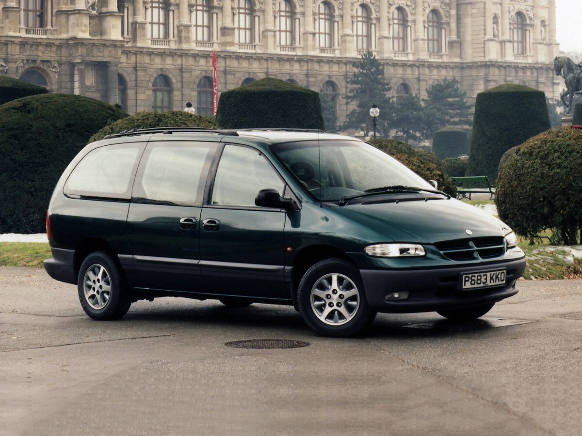 Chrysler Voyager III, вид сбоку