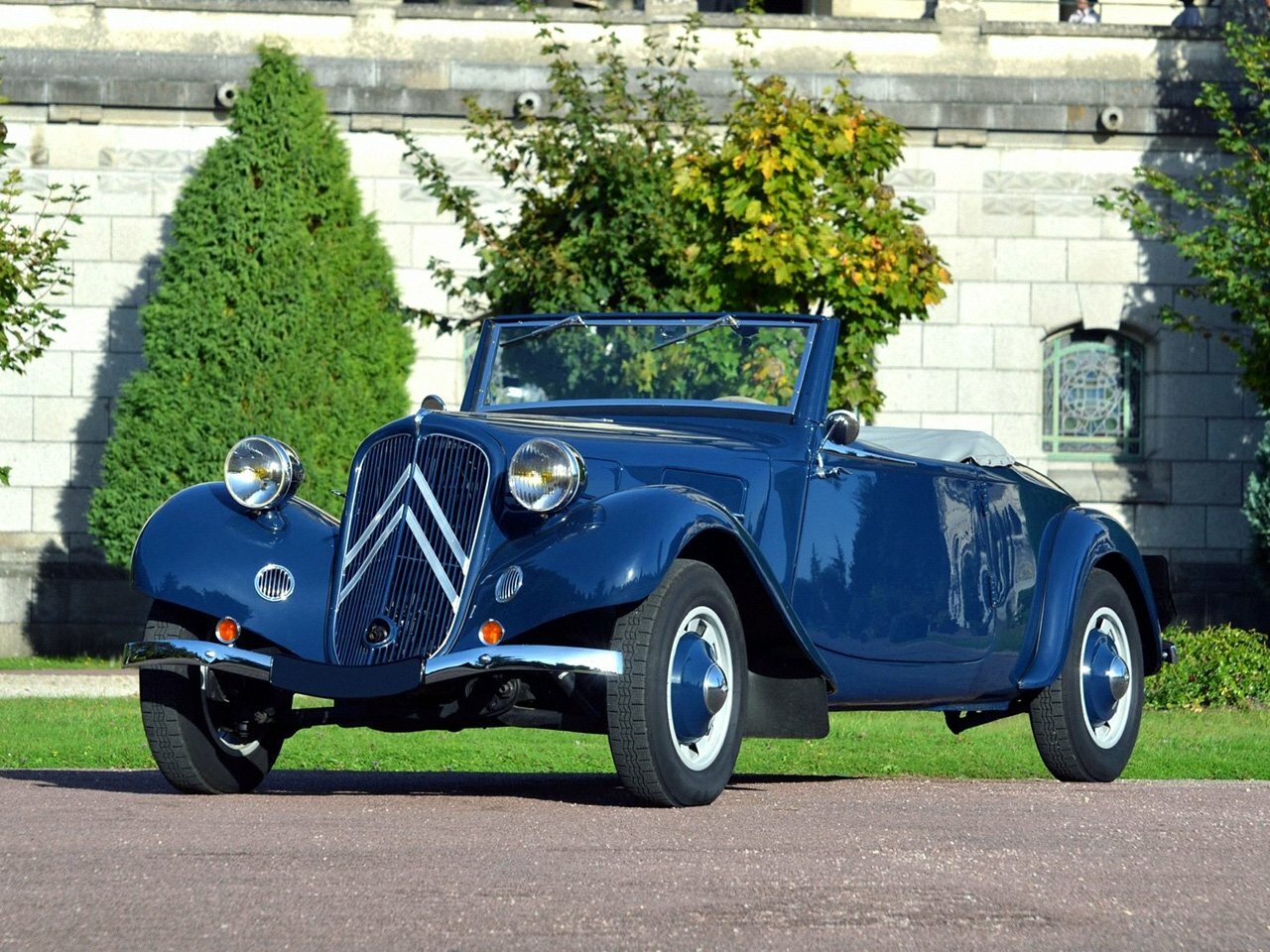 Citroen Traction Avant, вид сбоку