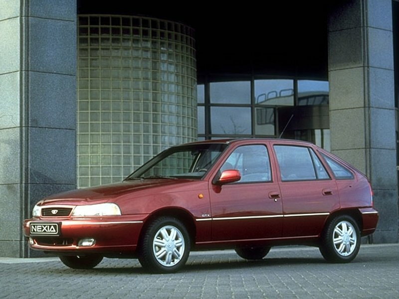 Daewoo Nexia I, Хэтчбек 5 дв.: фото поколения