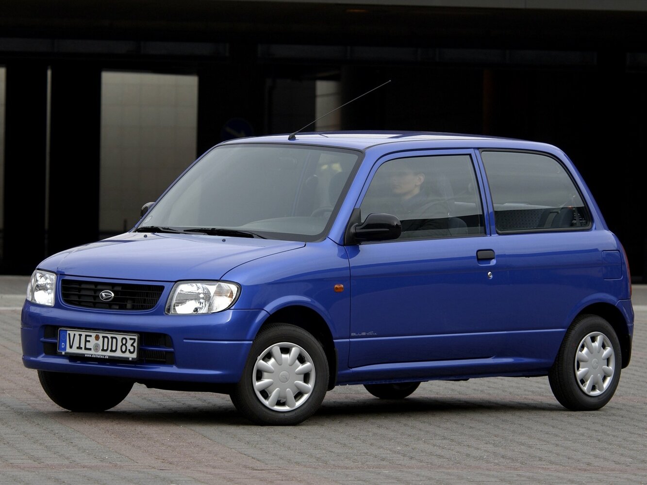 Daihatsu Cuore V (L700)