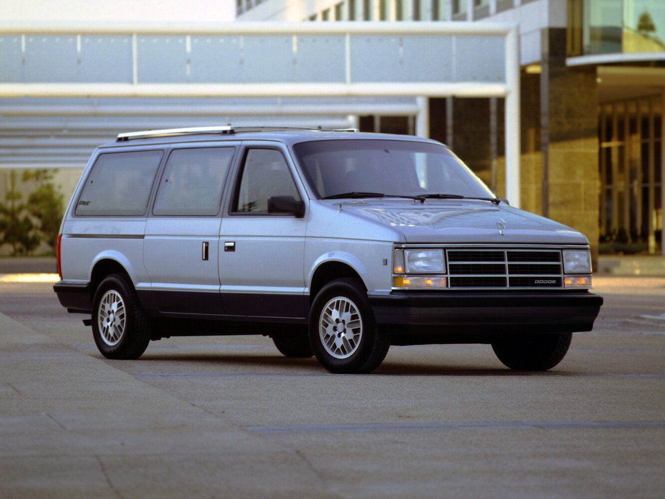 Dodge Caravan I, Минивэн Grand: фото поколения