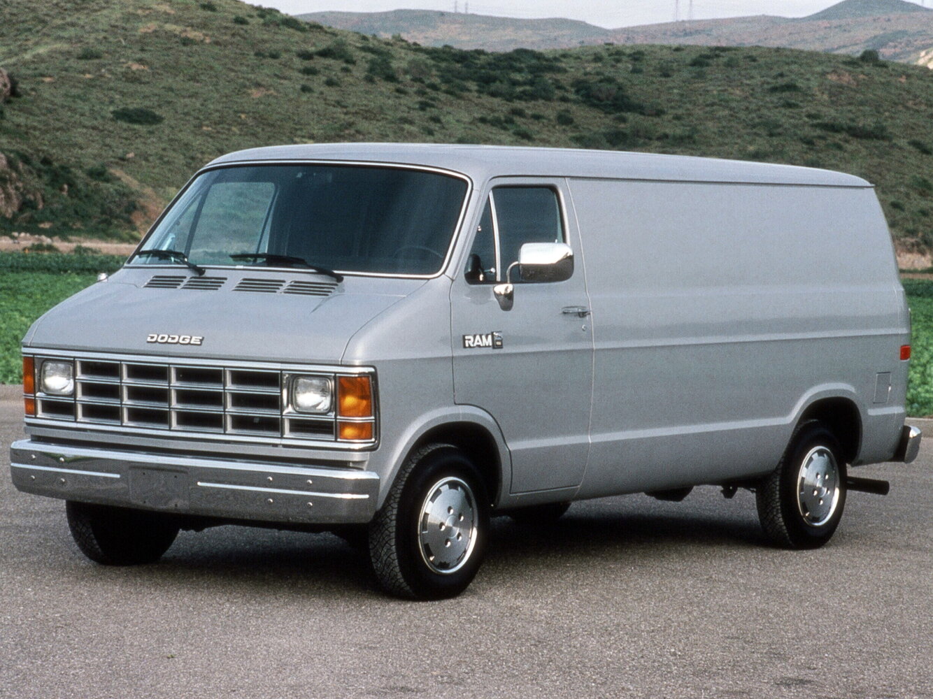 Dodge RAM Van II, Фургон: фото поколения