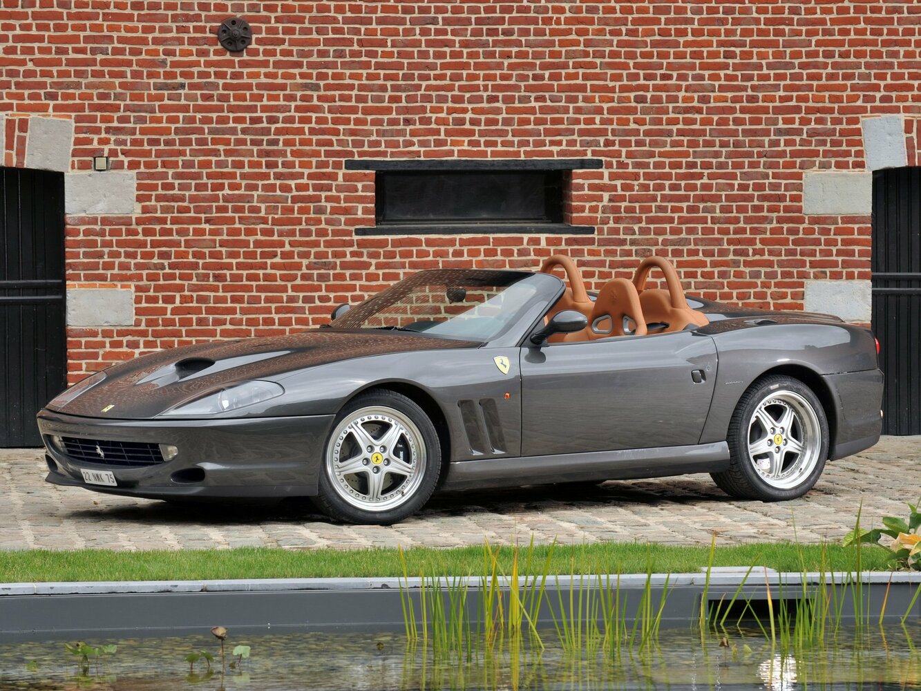 Ferrari 550, вид сбоку