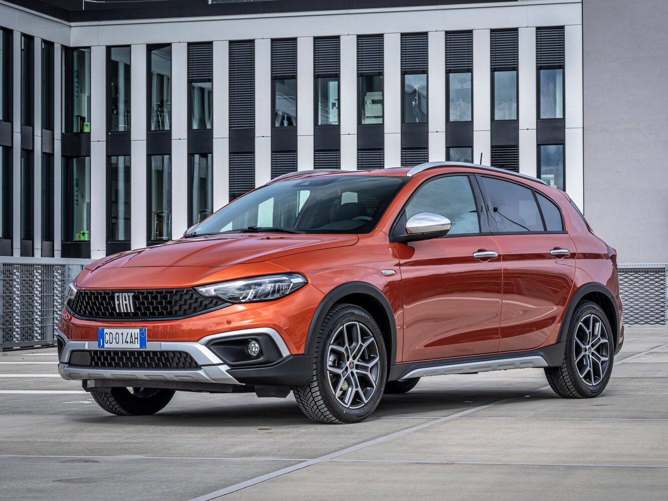 Fiat Tipo 356 Рестайлинг, Хэтчбек 5 дв. Cross: фото поколения