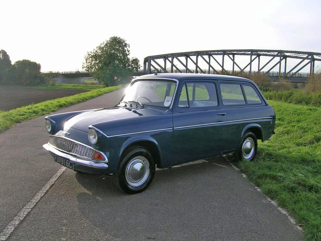 Ford Anglia IV 105E, вид сбоку