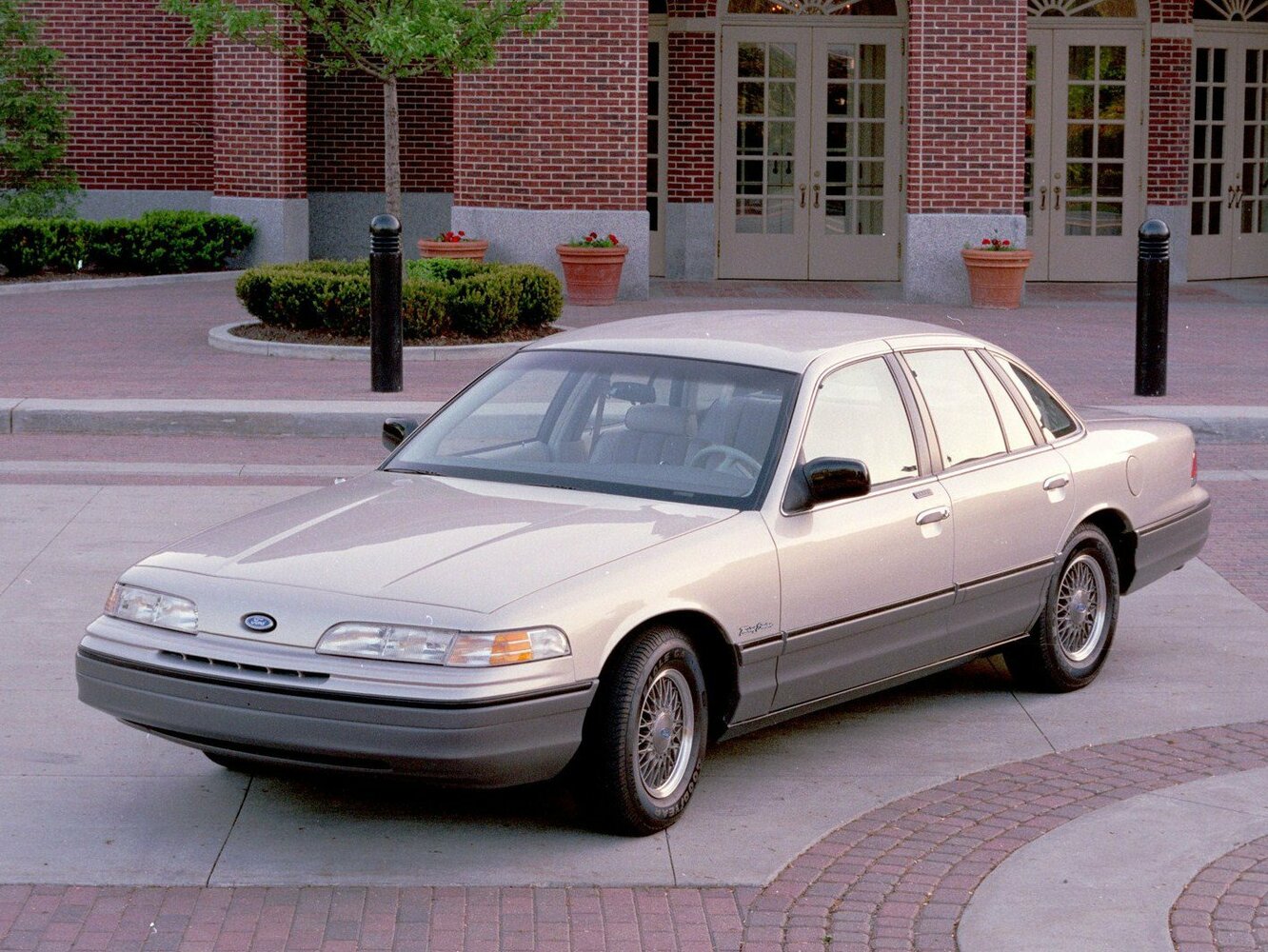 Ford Crown Victoria I