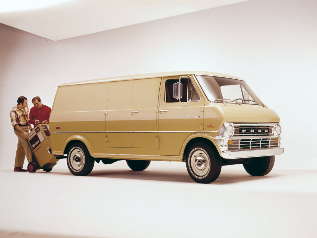Ford Econoline II, вид сбоку