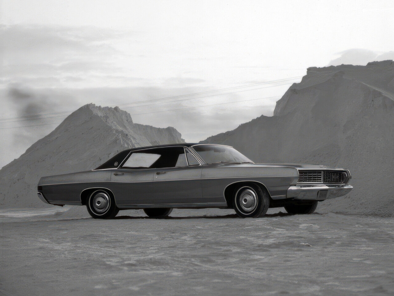 Ford LTD I, вид сбоку