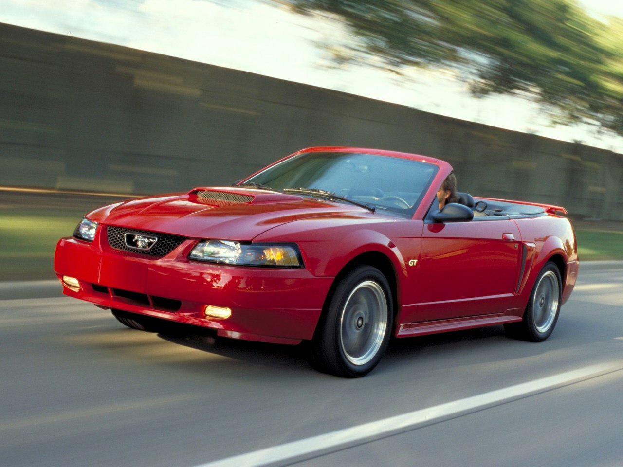 Ford Mustang IV Рестайлинг, вид сбоку
