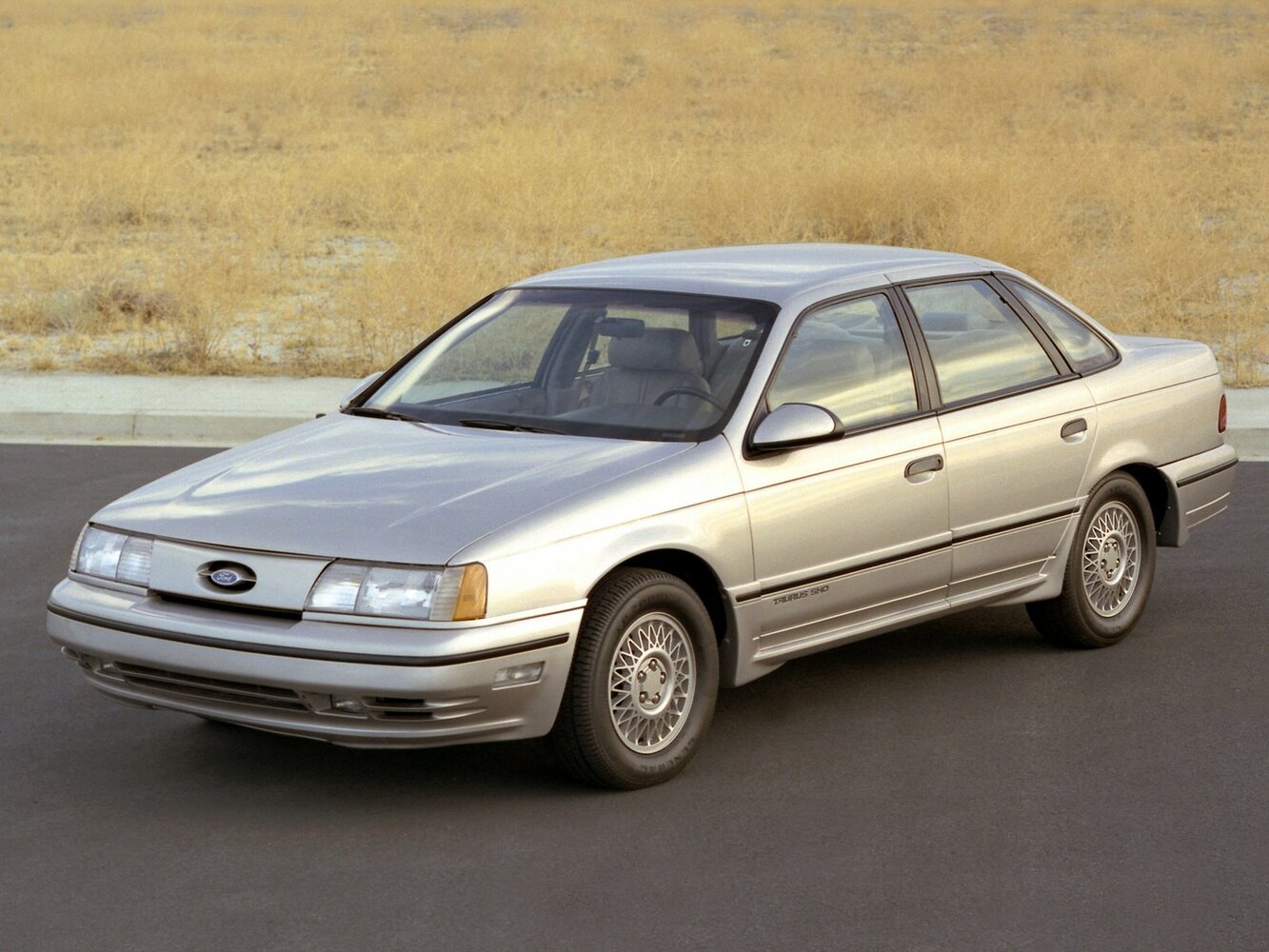 Ford Taurus I, вид сбоку