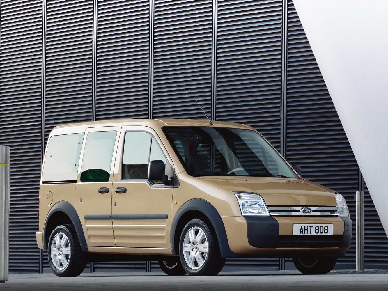 Ford Tourneo Connect I, вид сбоку