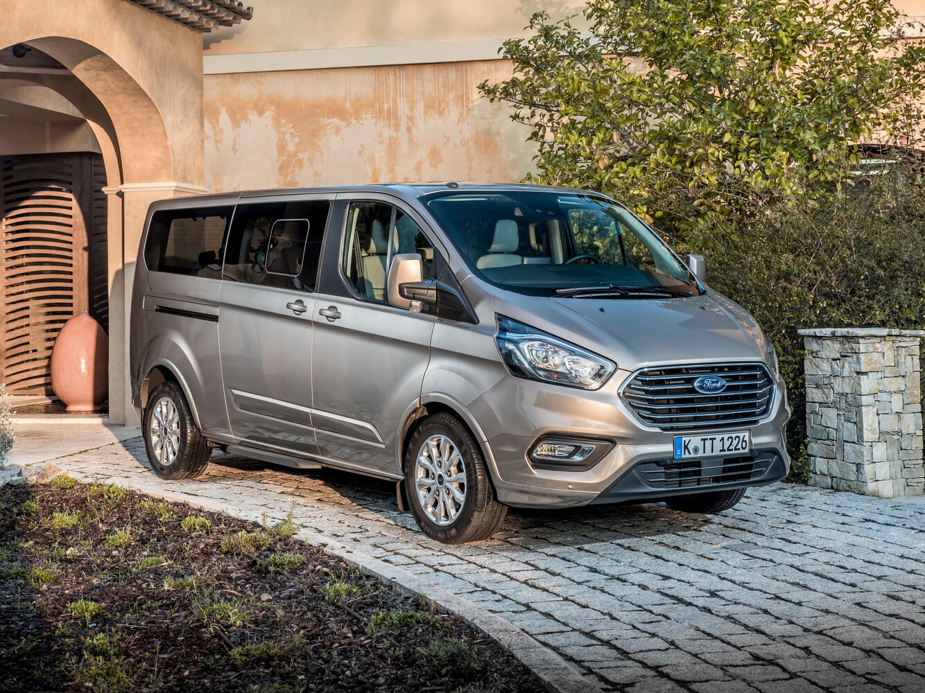 Ford Tourneo Custom I Рестайлинг, Минивэн LWB: фото поколения