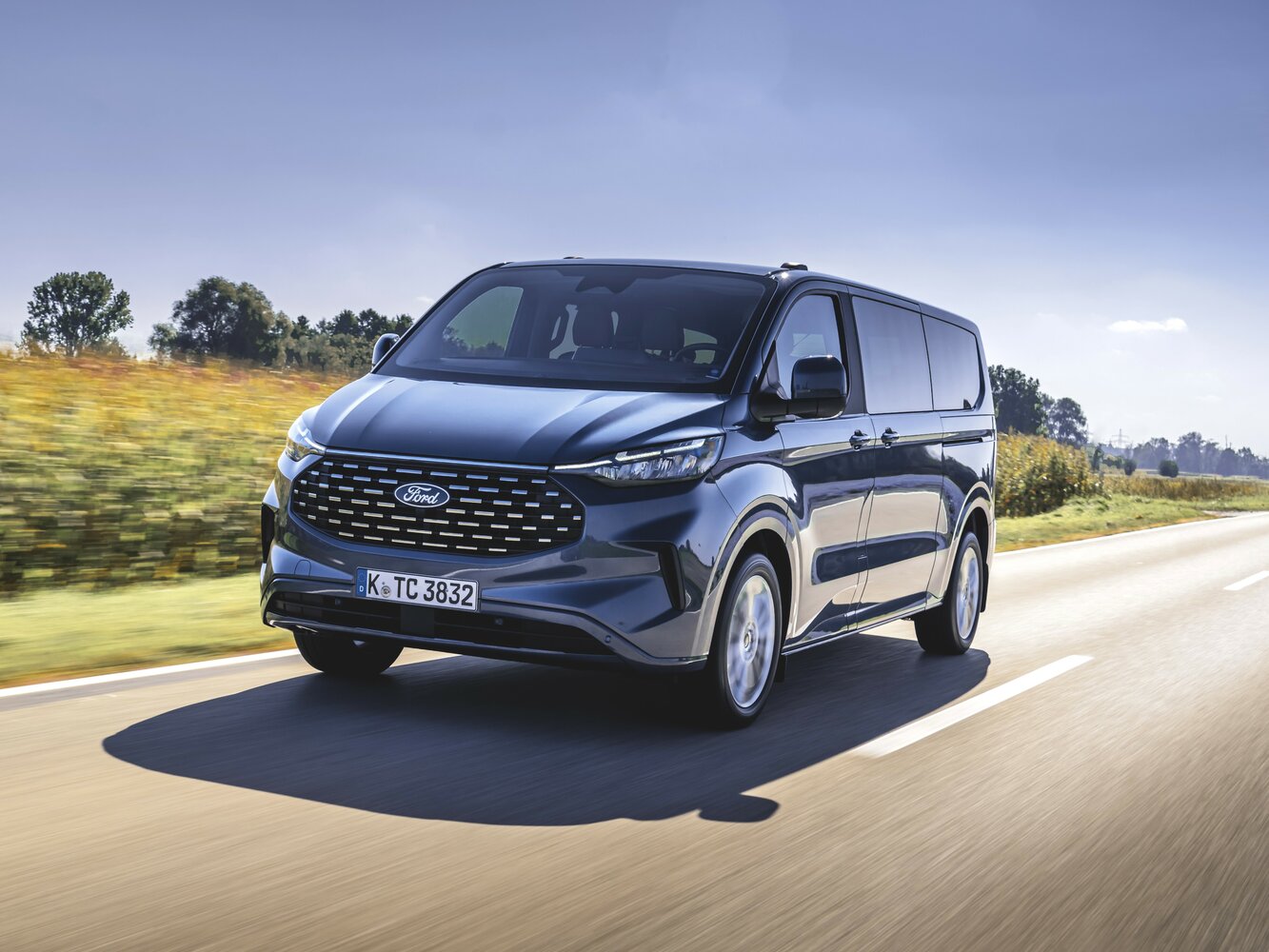 Ford Tourneo Custom II, вид сбоку