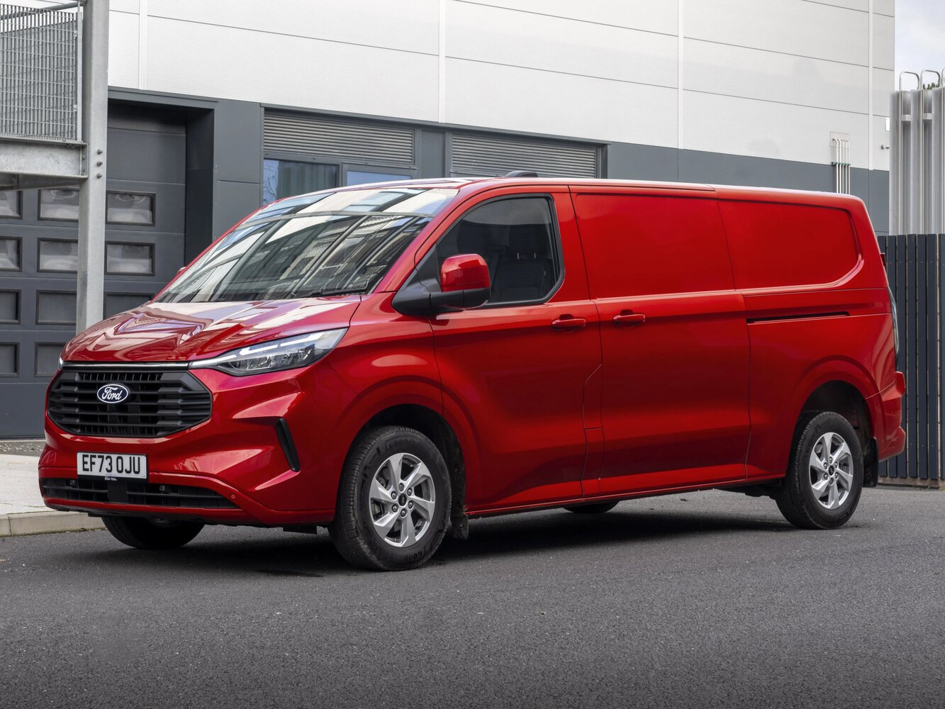 Ford Transit Custom II, вид сбоку