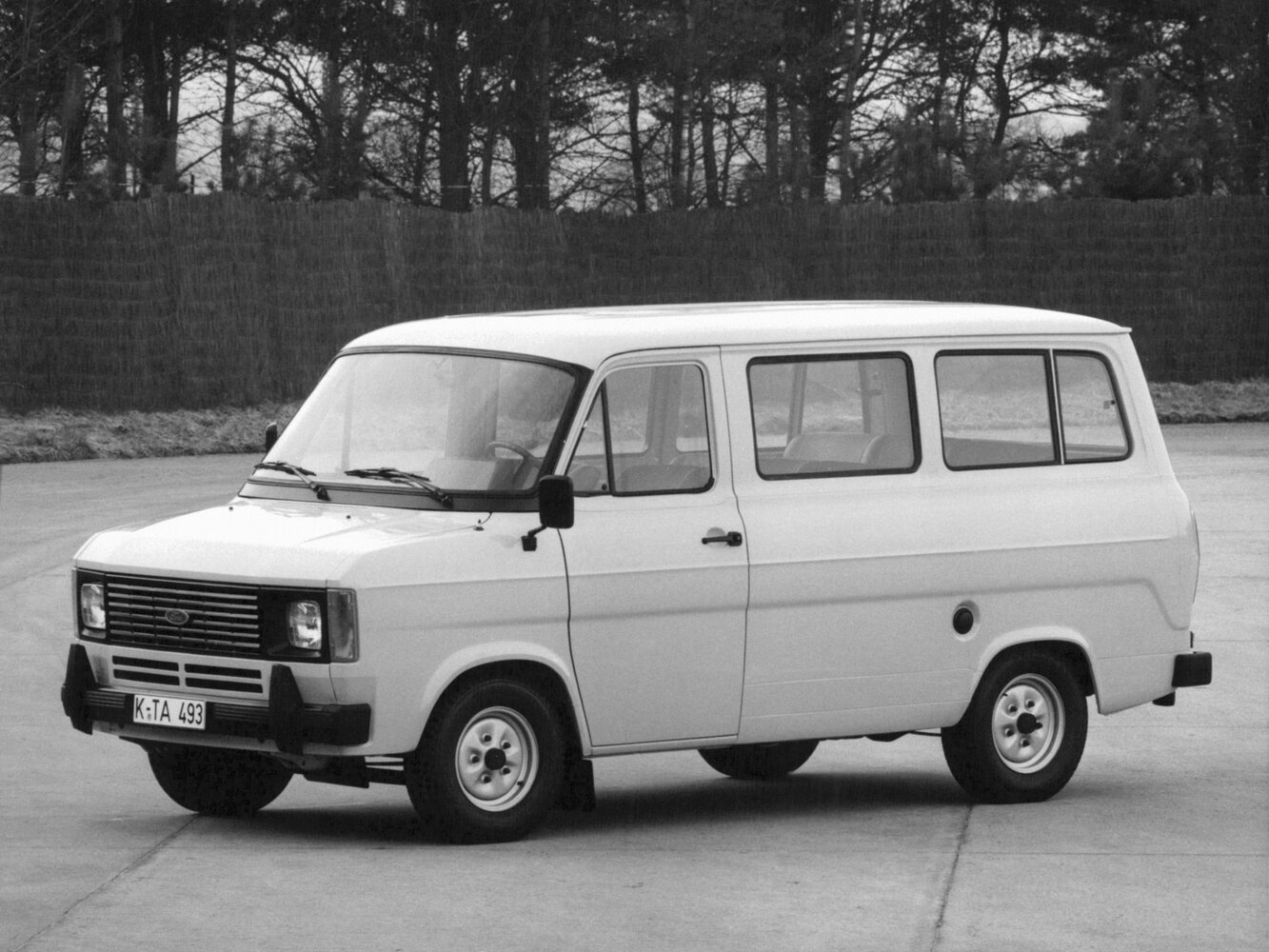 Ford Transit III, вид сбоку