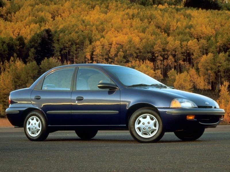 Geo Metro, Седан: фото поколения