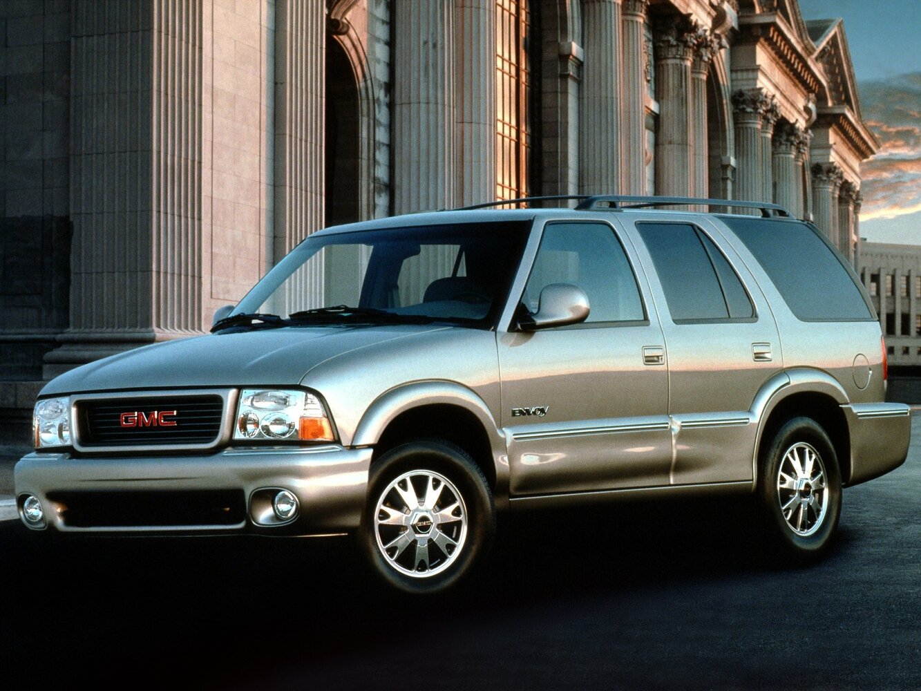 GMC Envoy I(GMT330)