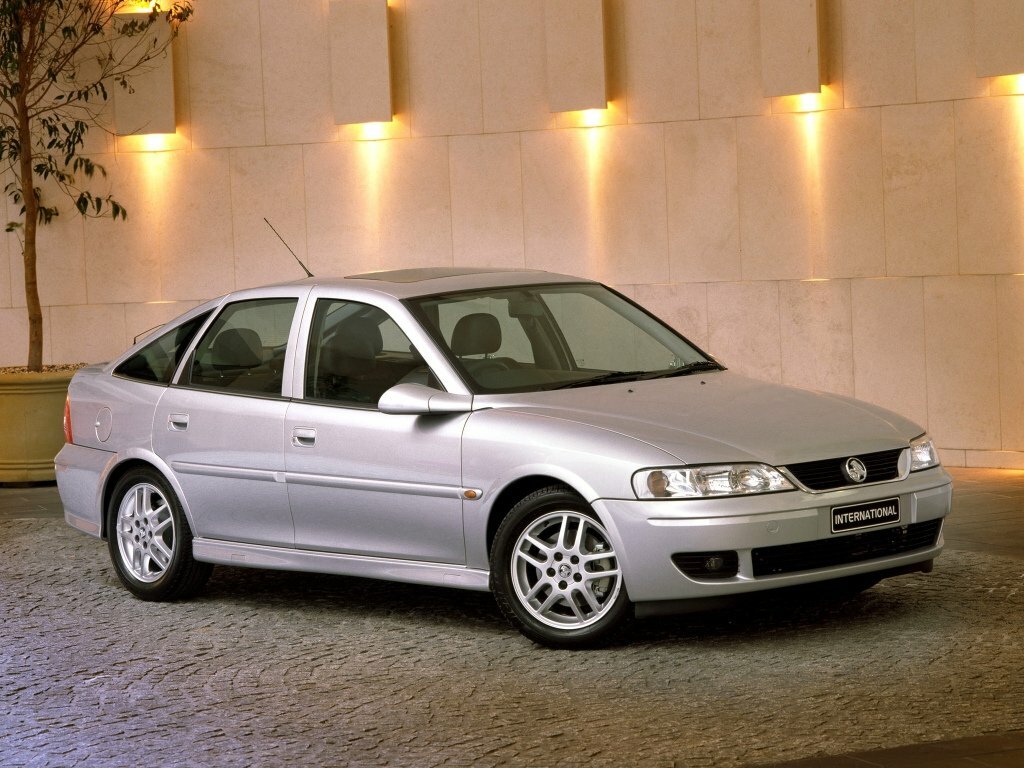 Holden Vectra, Хэтчбек 5 дв.: фото поколения