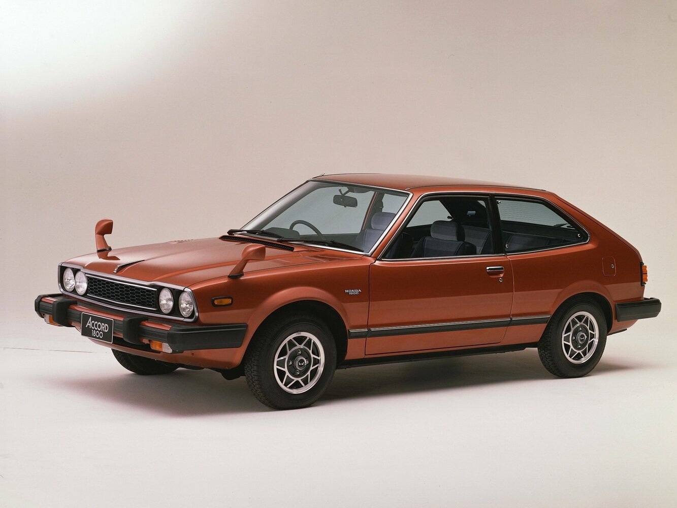 Honda Accord I, вид сбоку