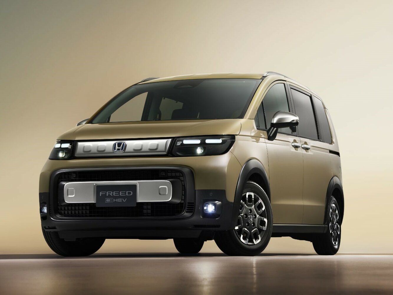 Honda Freed III, Компактвэн Crosstar: фото поколения