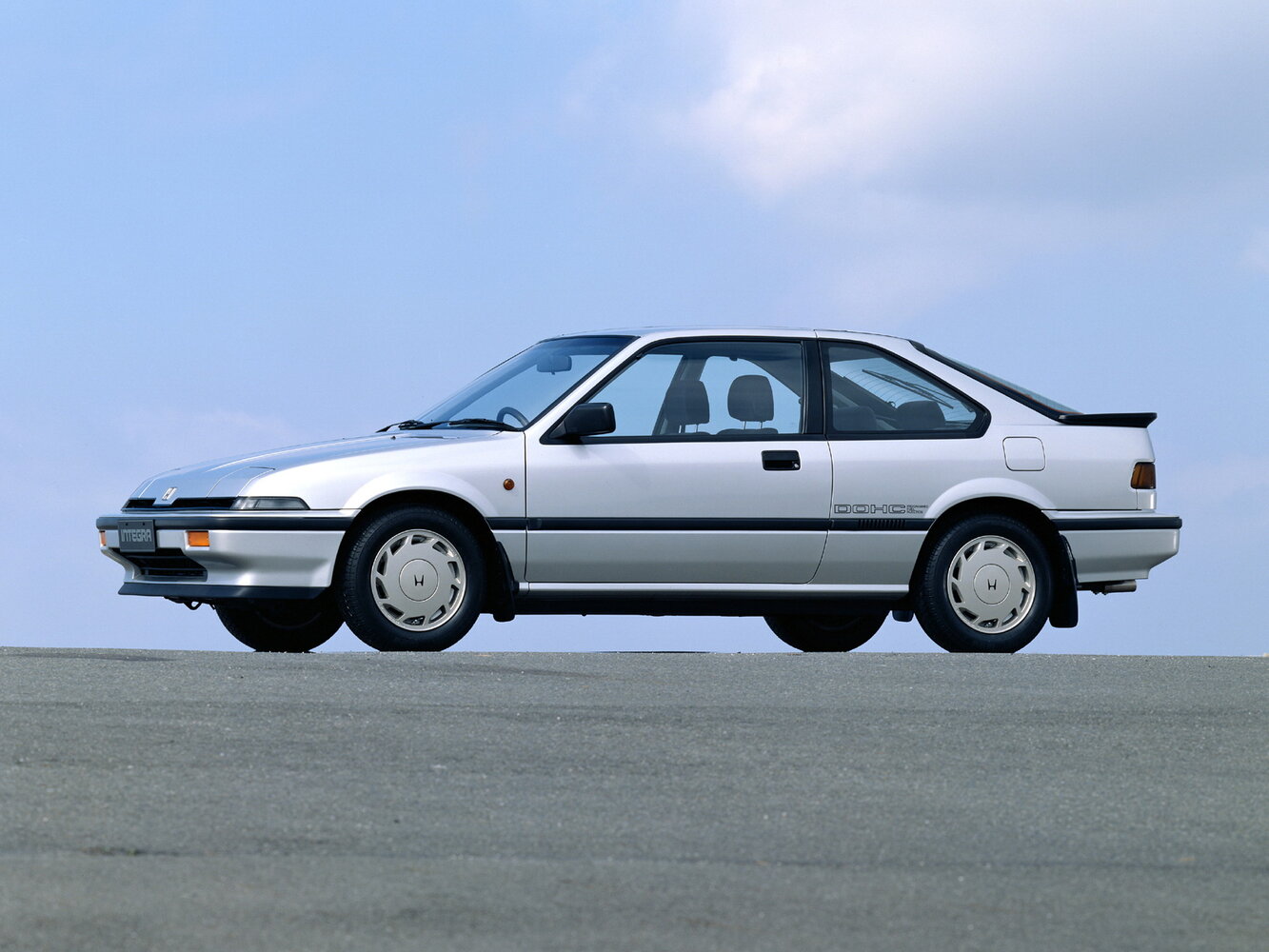 Honda Integra I, вид сбоку