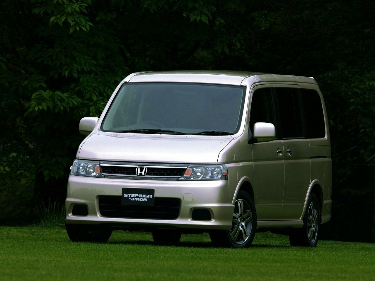 Honda Stepwgn II Рестайлинг, вид сбоку