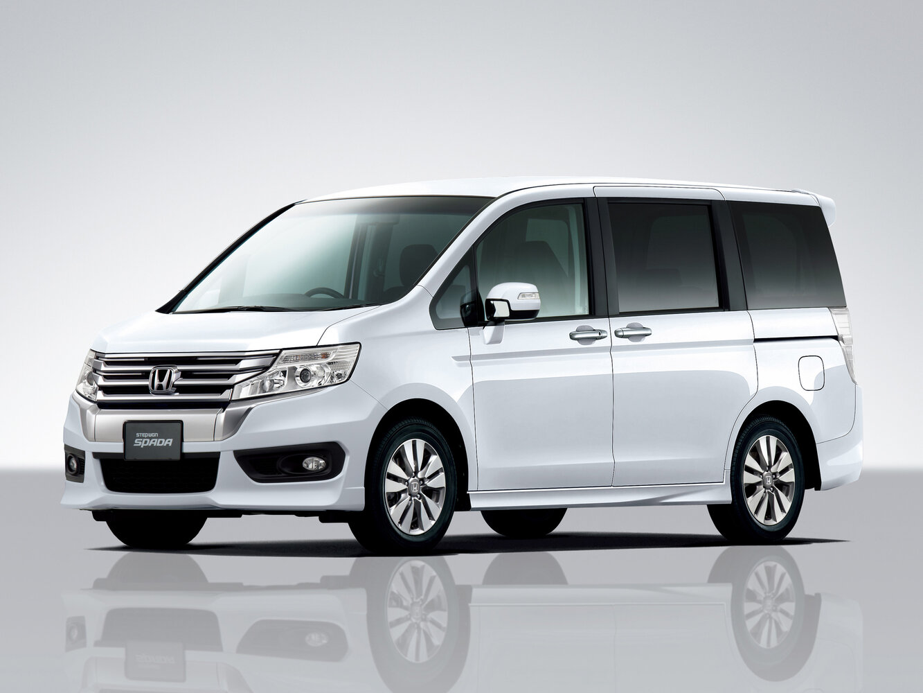 Honda Stepwgn IV Рестайлинг, вид сбоку