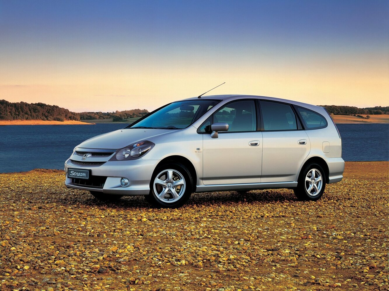 Honda Stream I Рестайлинг
