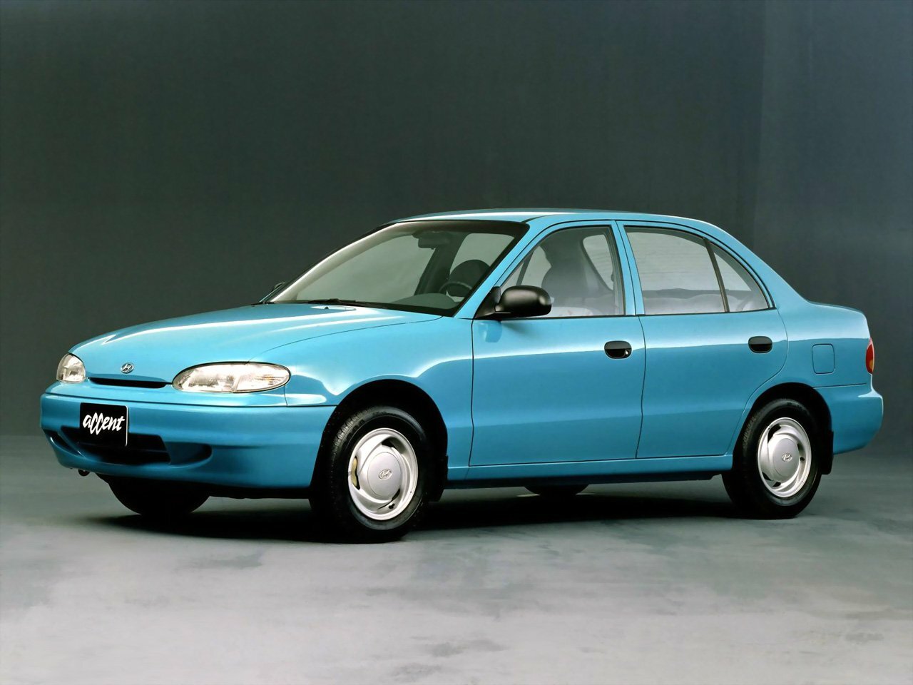 Hyundai Accent I, Седан: фото поколения