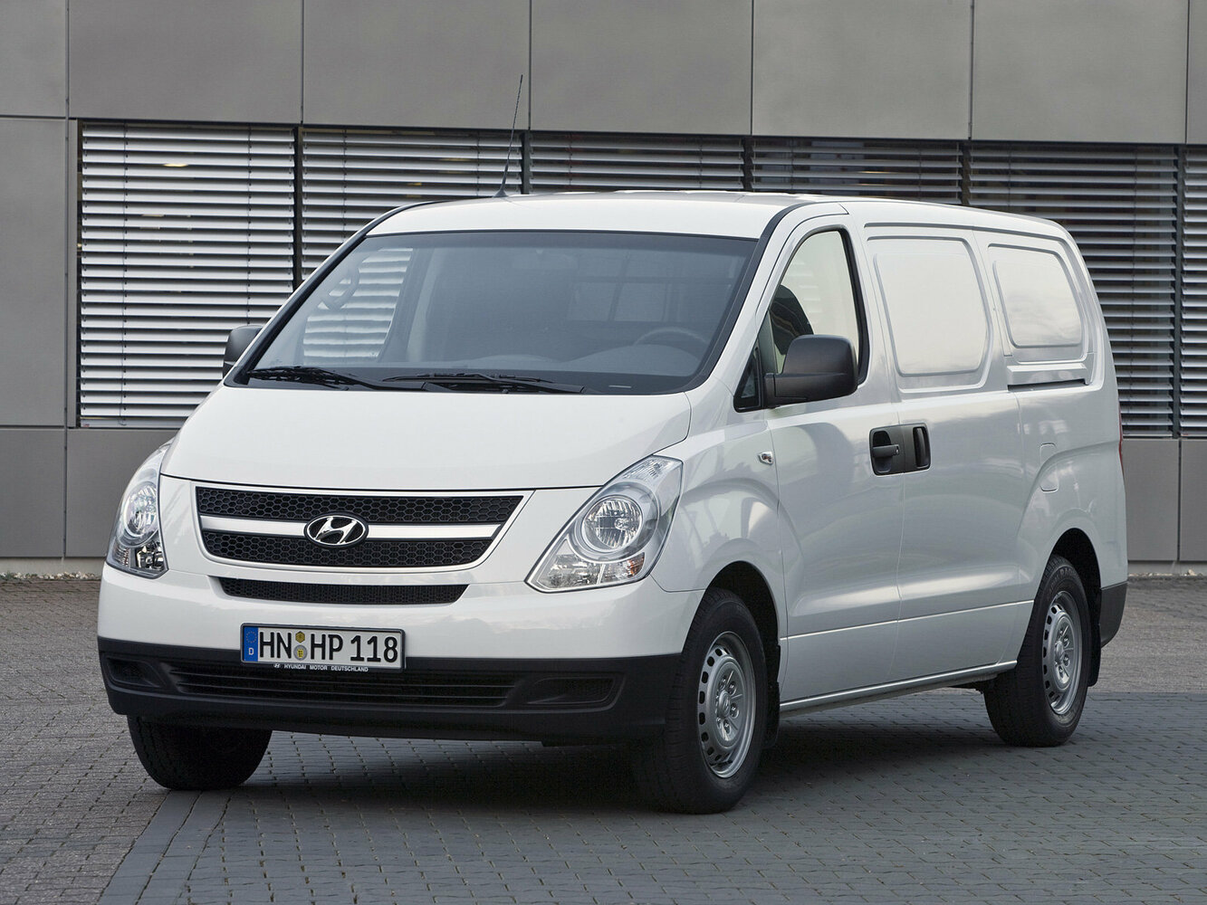 Hyundai Grand Starex I, вид сбоку