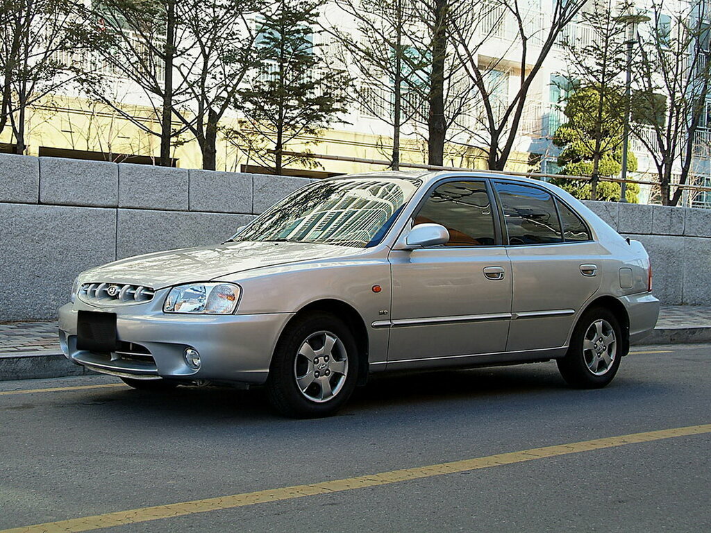 Hyundai Verna I, вид сбоку