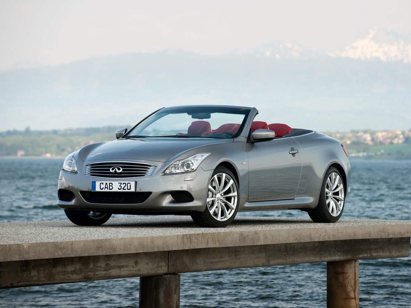 Infiniti G IV, вид сбоку